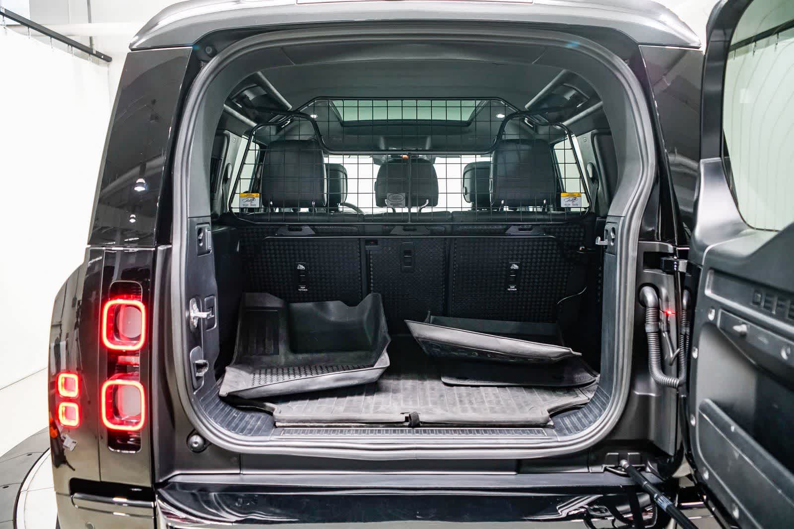 Thumbnail: 2023 Land Rover Defender - 28