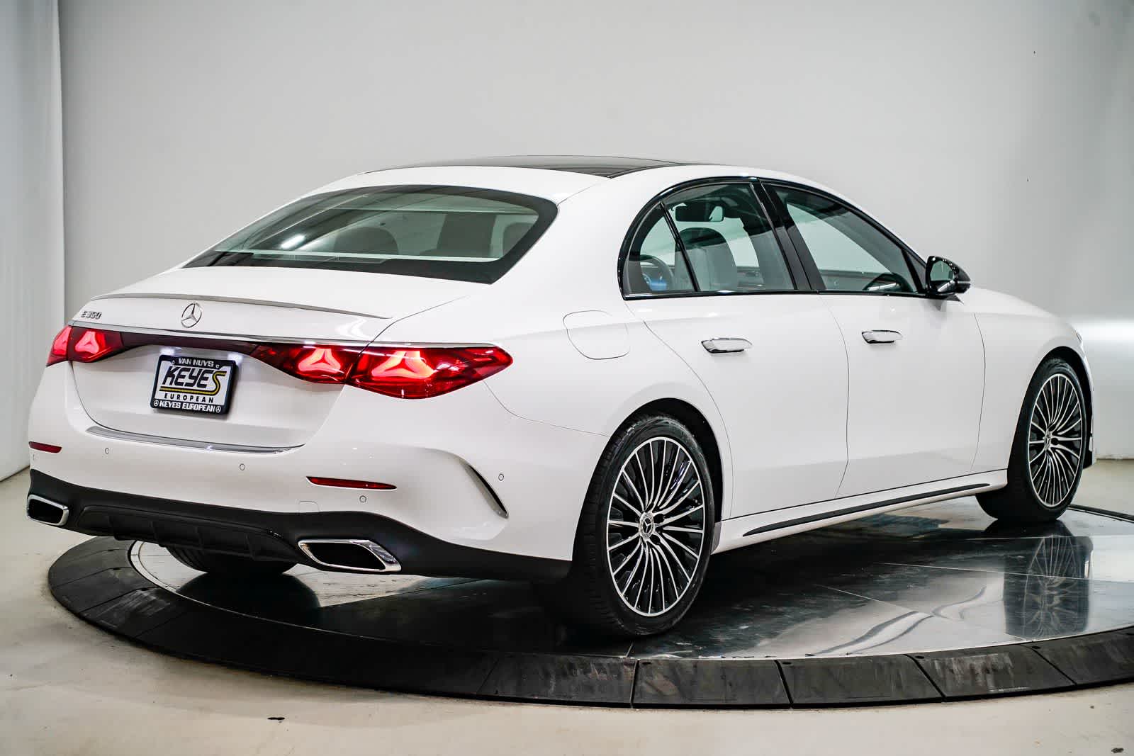 Thumbnail: 2026 Mercedes-Benz E-Class - 4