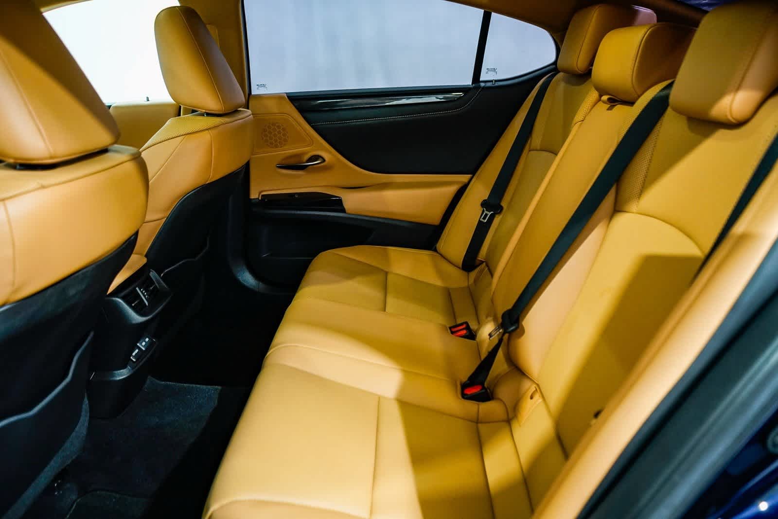 Thumbnail: 2022 Lexus ES - 18