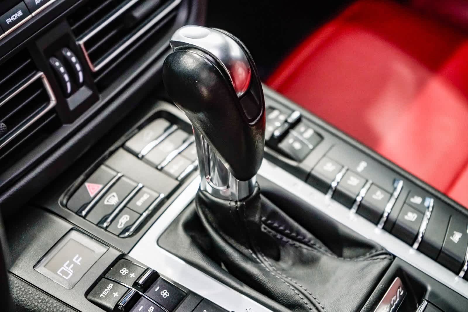 Thumbnail: 2020 Porsche Macan - 21