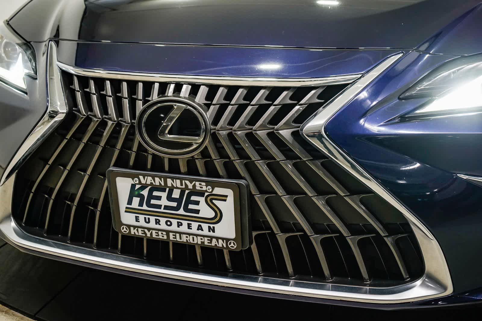 Thumbnail: 2022 Lexus ES - 8