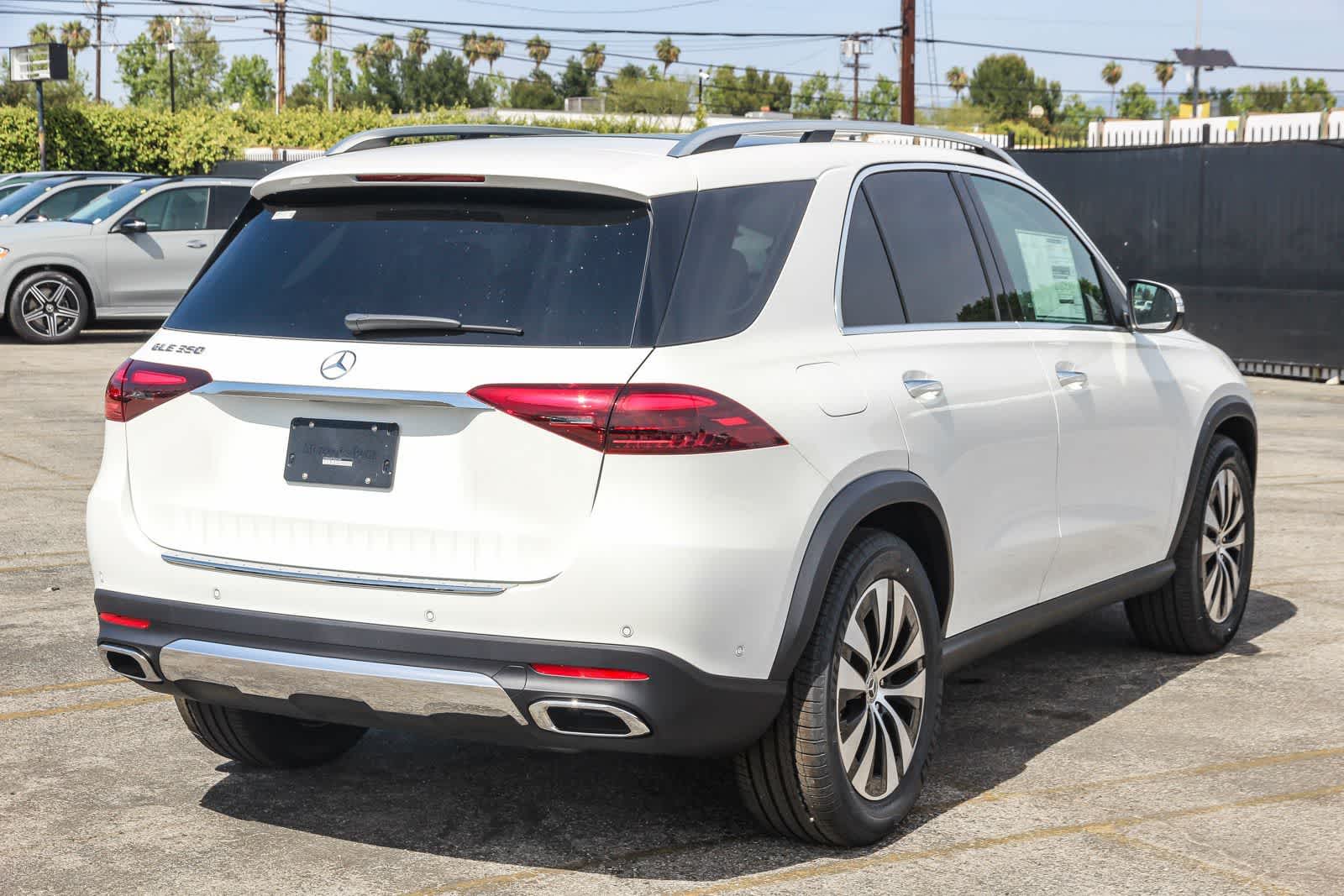 Thumbnail: 2026 Mercedes-Benz GLE - 4