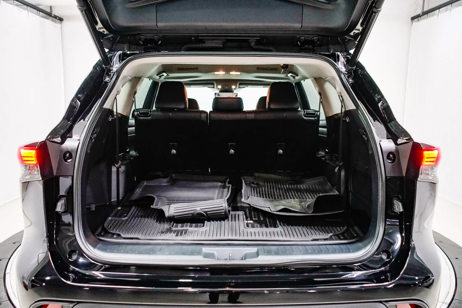 Thumbnail: 2021 Toyota Highlander - 28