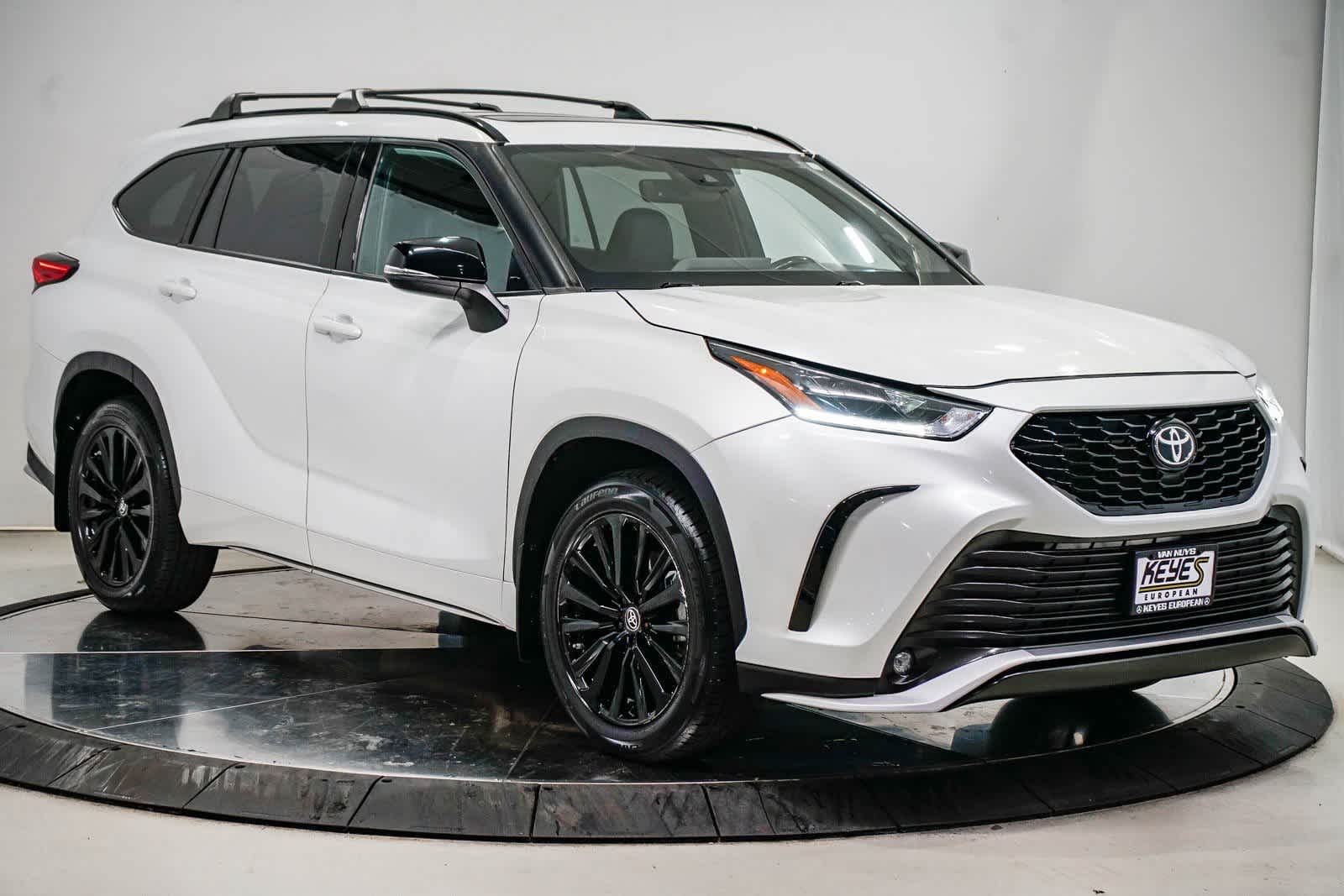 Thumbnail: 2023 Toyota Highlander - 6