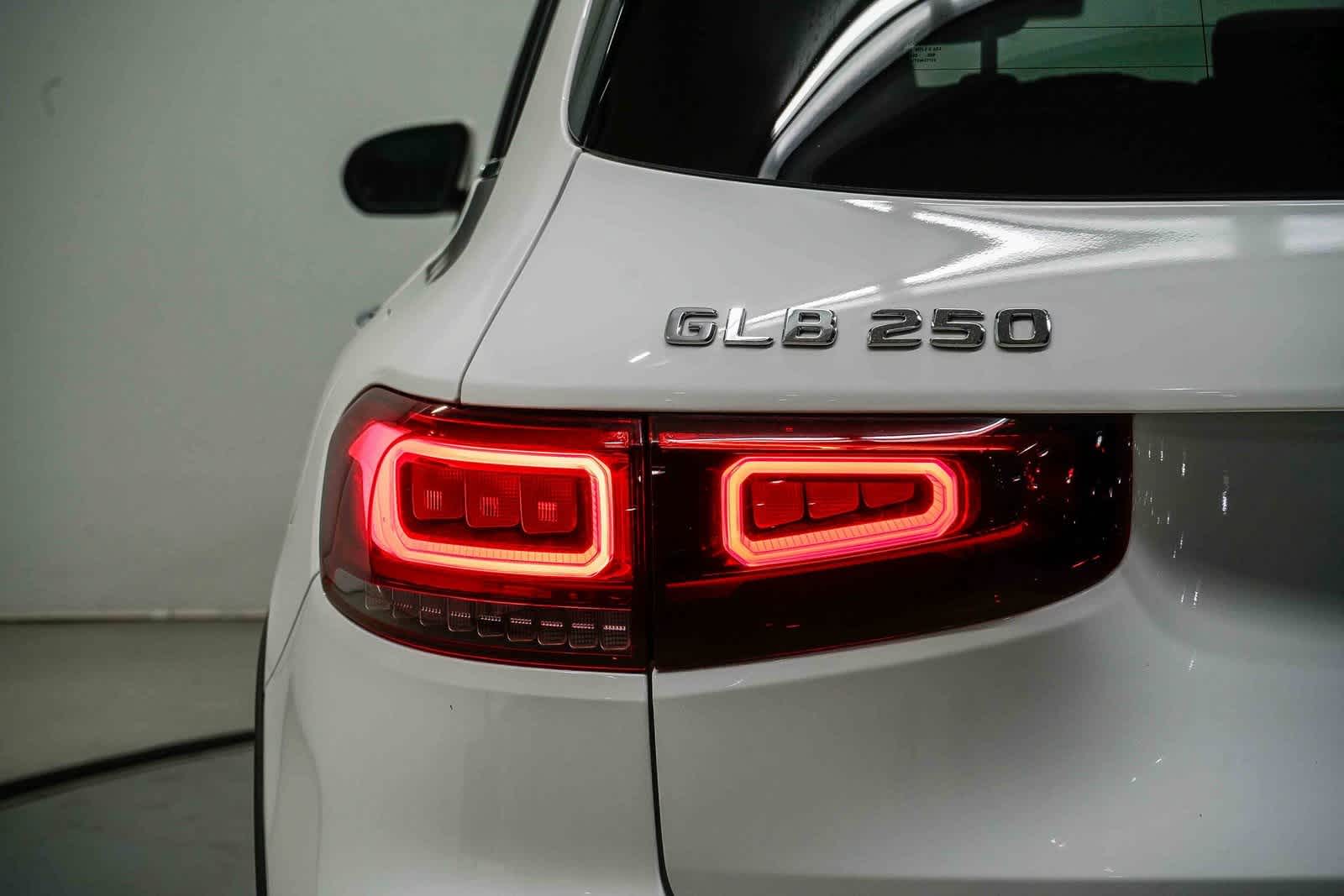 Thumbnail: 2021 Mercedes-Benz GLB - 9