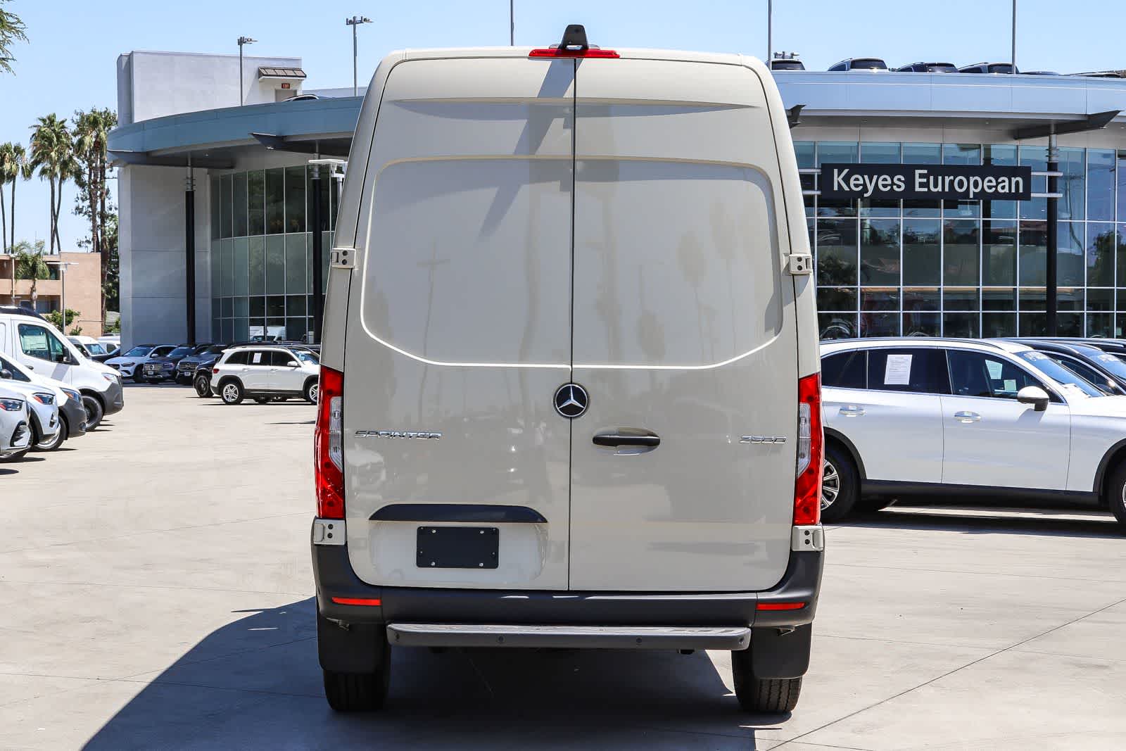 Thumbnail: 2026 Mercedes-Benz Sprinter - 3