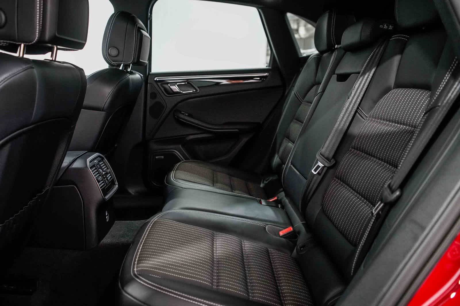 Thumbnail: 2024 Porsche Macan - 18