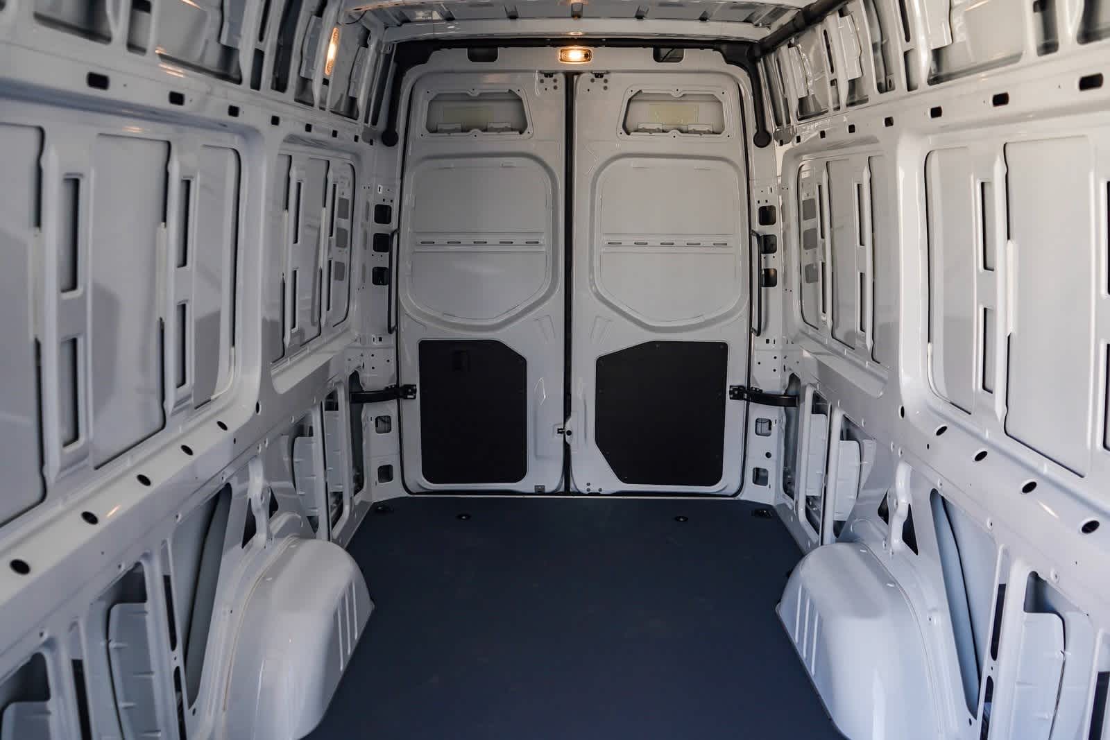 Thumbnail: 2024 Mercedes-Benz eSprinter - 21