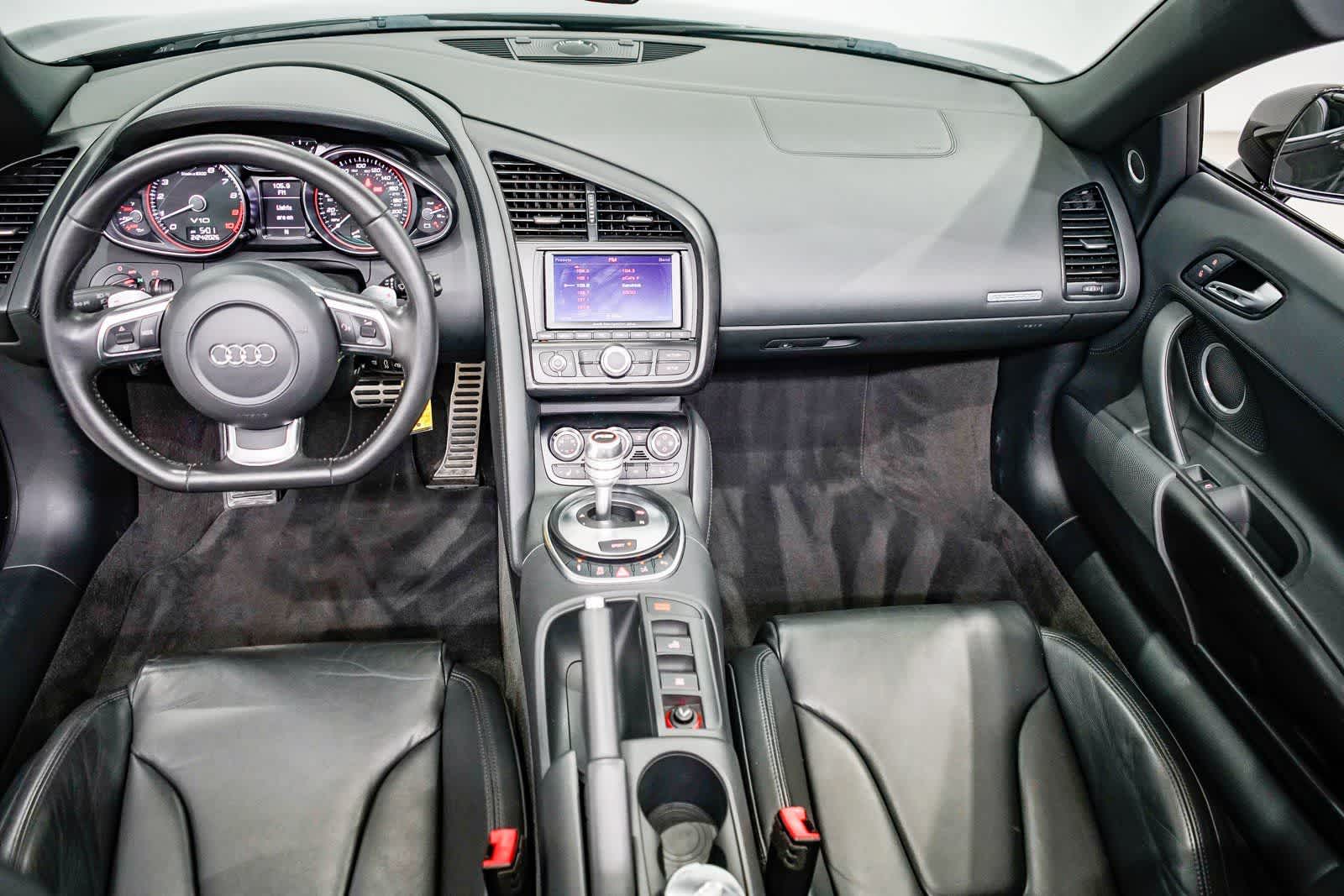 Thumbnail: 2011 Audi R8 - 23