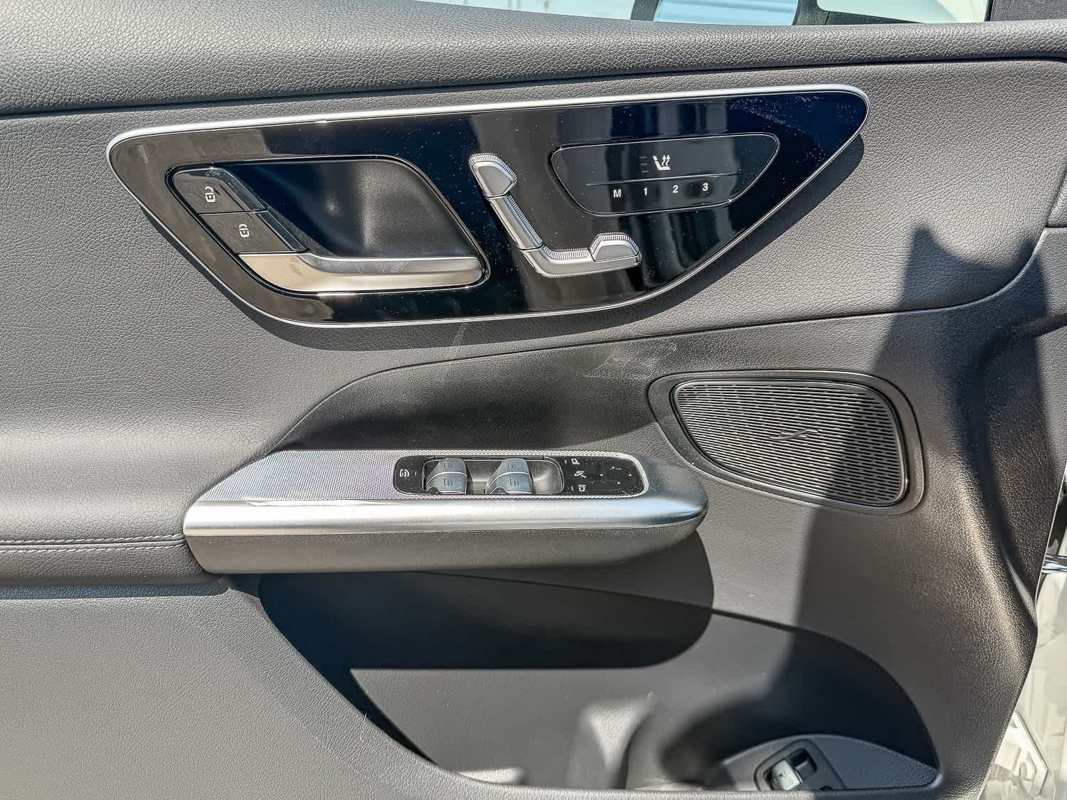 Thumbnail: 2025 Mercedes-Benz GLC - 23