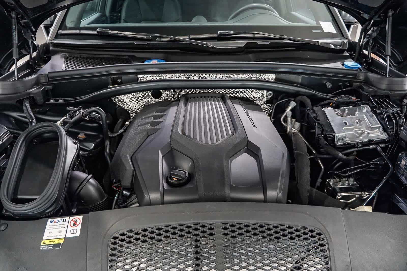 Thumbnail: 2023 Porsche Macan - 30