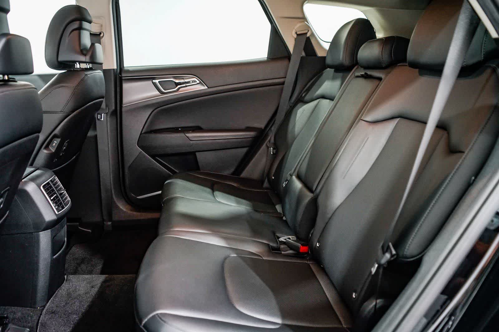 Thumbnail: 2023 Kia Sportage - 17