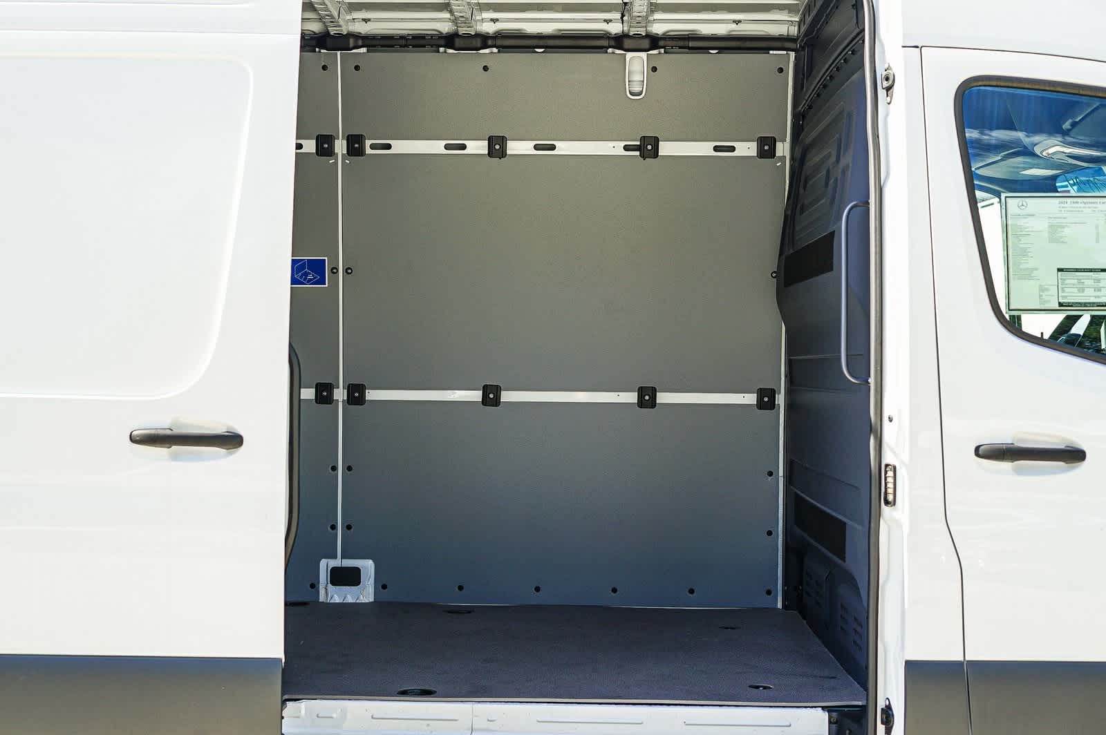 Thumbnail: 2024 Mercedes-Benz eSprinter - 17