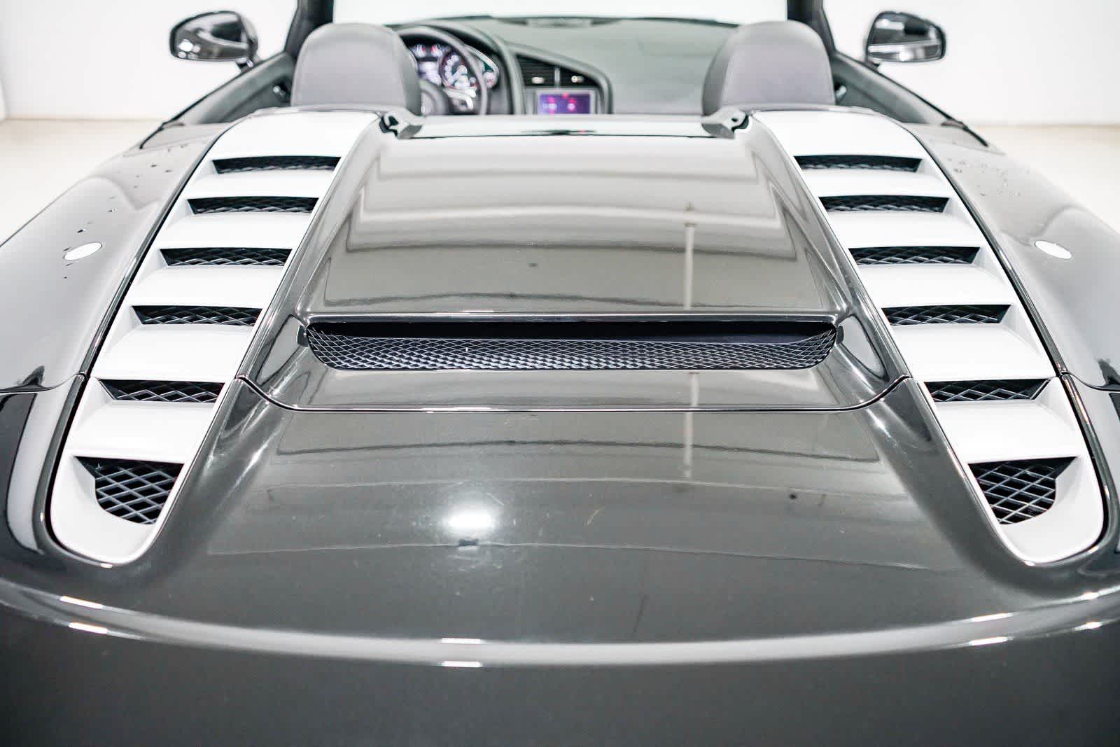 Thumbnail: 2011 Audi R8 - 20