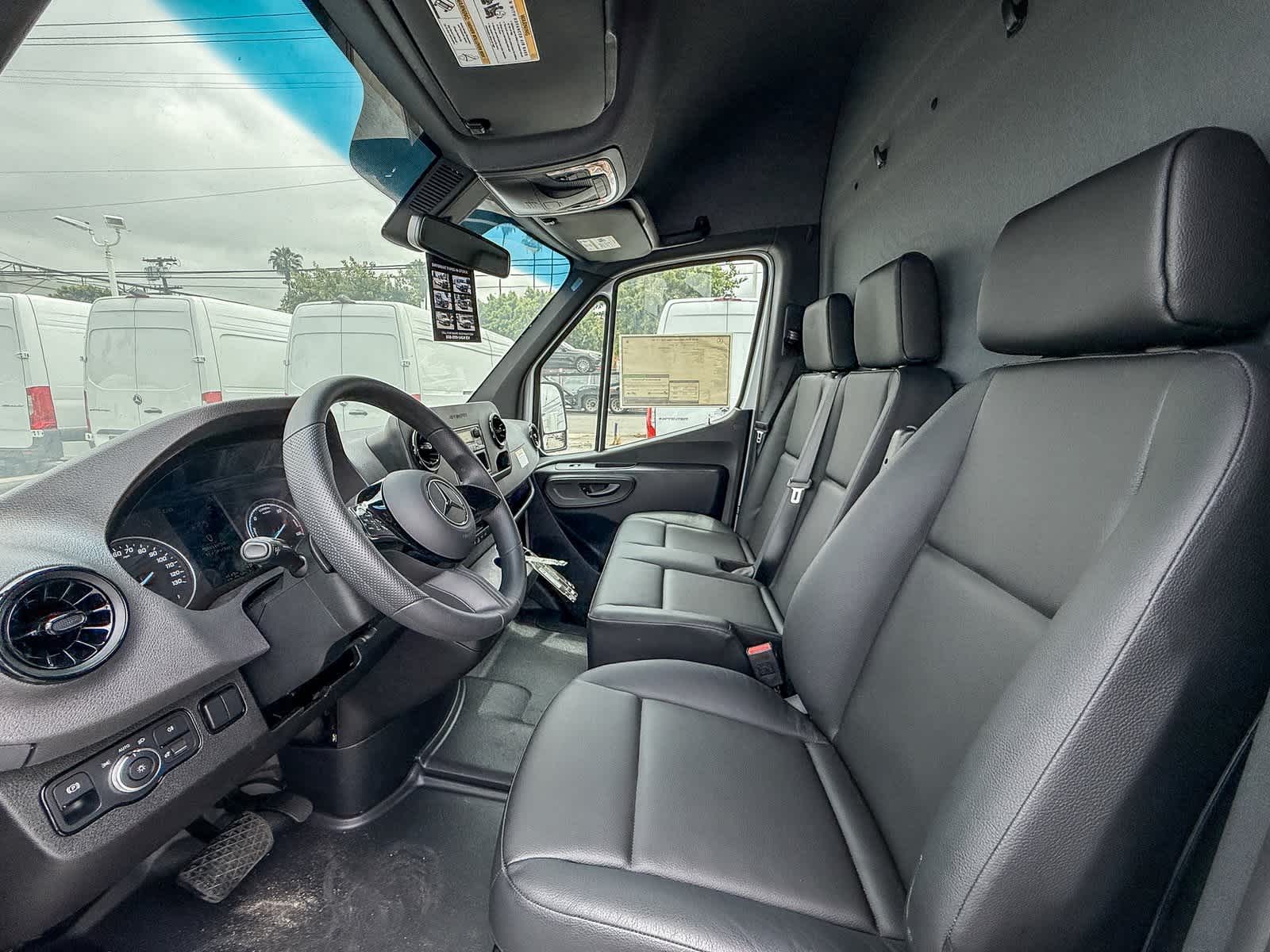 Thumbnail: 2024 Mercedes-Benz eSprinter - 20