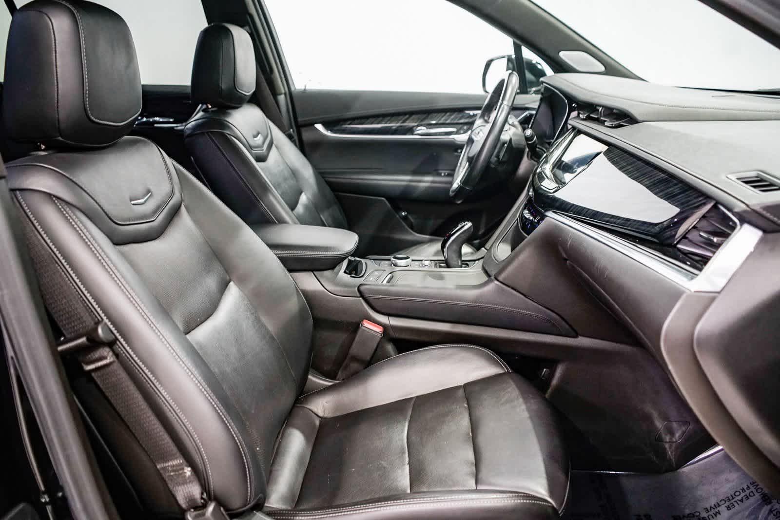 Thumbnail: 2023 Cadillac XT6 - 17