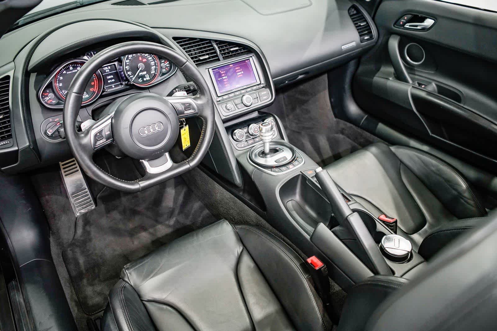 Thumbnail: 2011 Audi R8 - 22