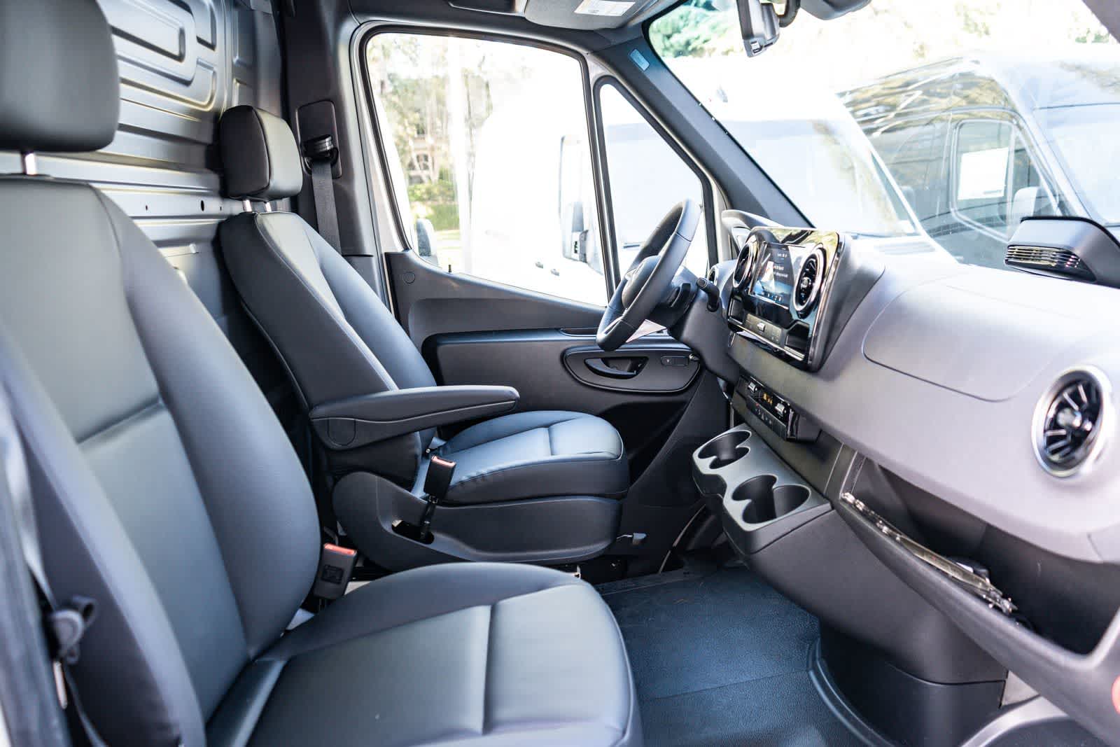 Thumbnail: 2026 Mercedes-Benz Sprinter - 12