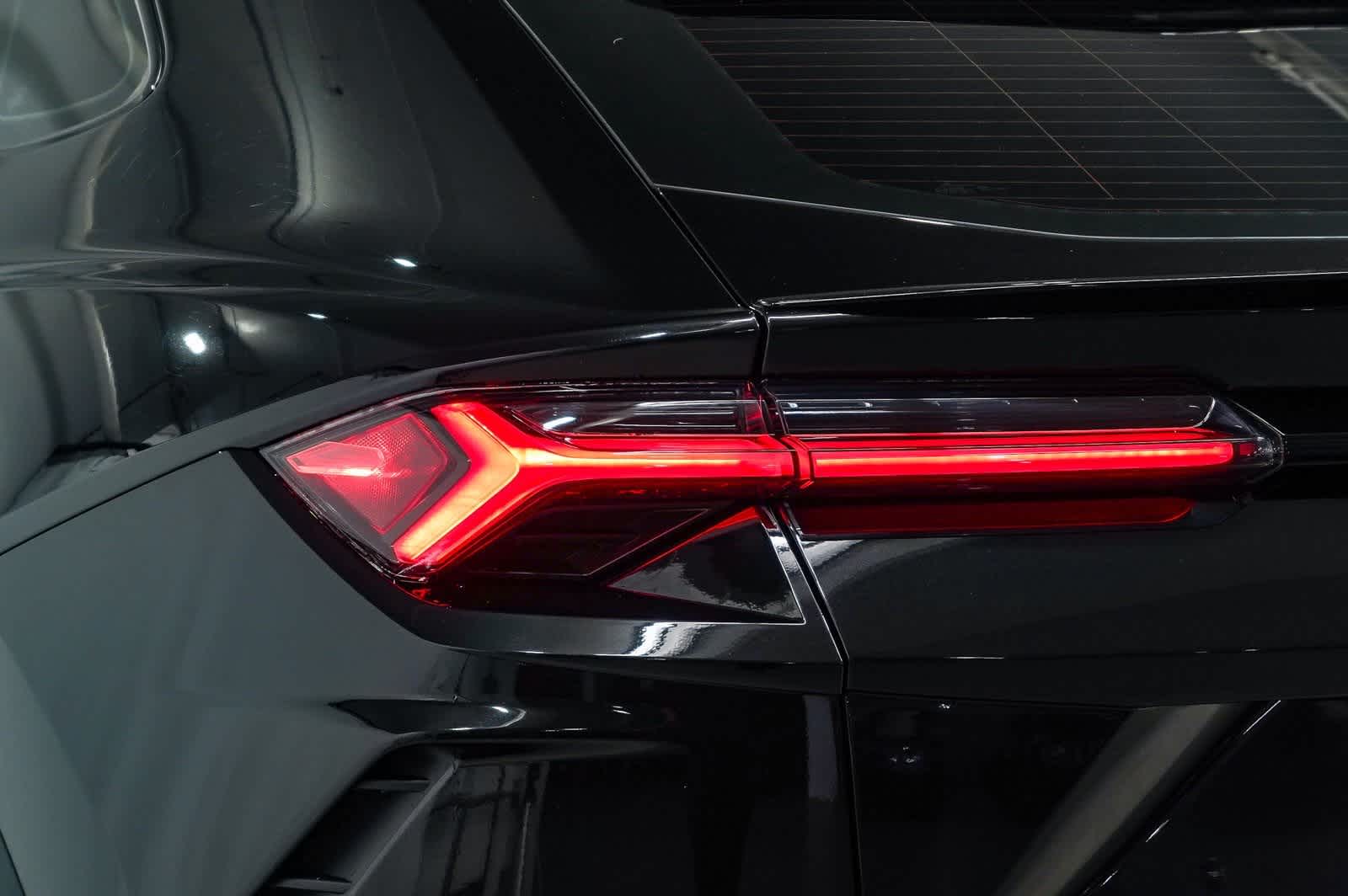 Thumbnail: 2021 Lamborghini Urus - 7