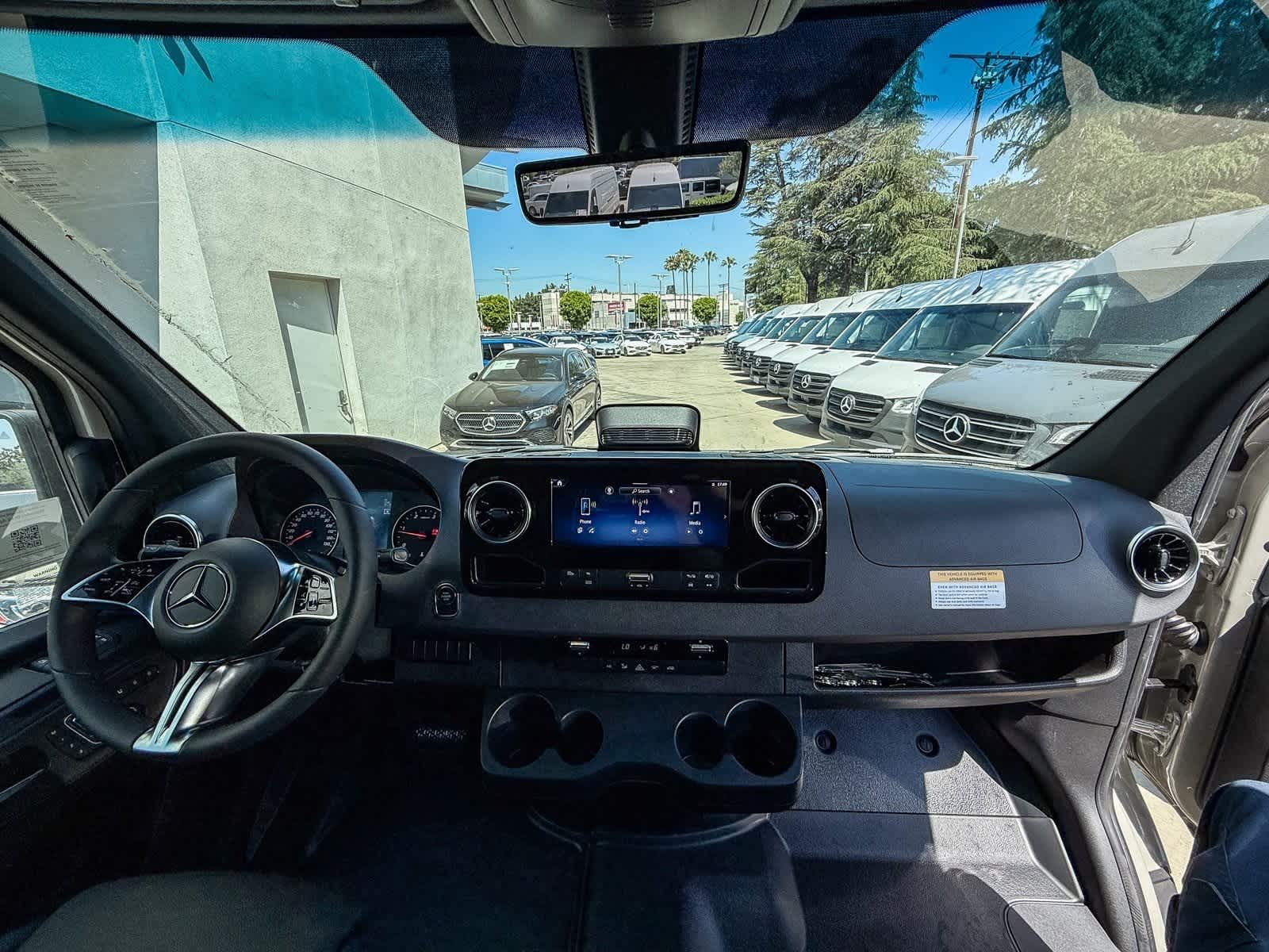 Thumbnail: 2025 Mercedes-Benz Sprinter - 13