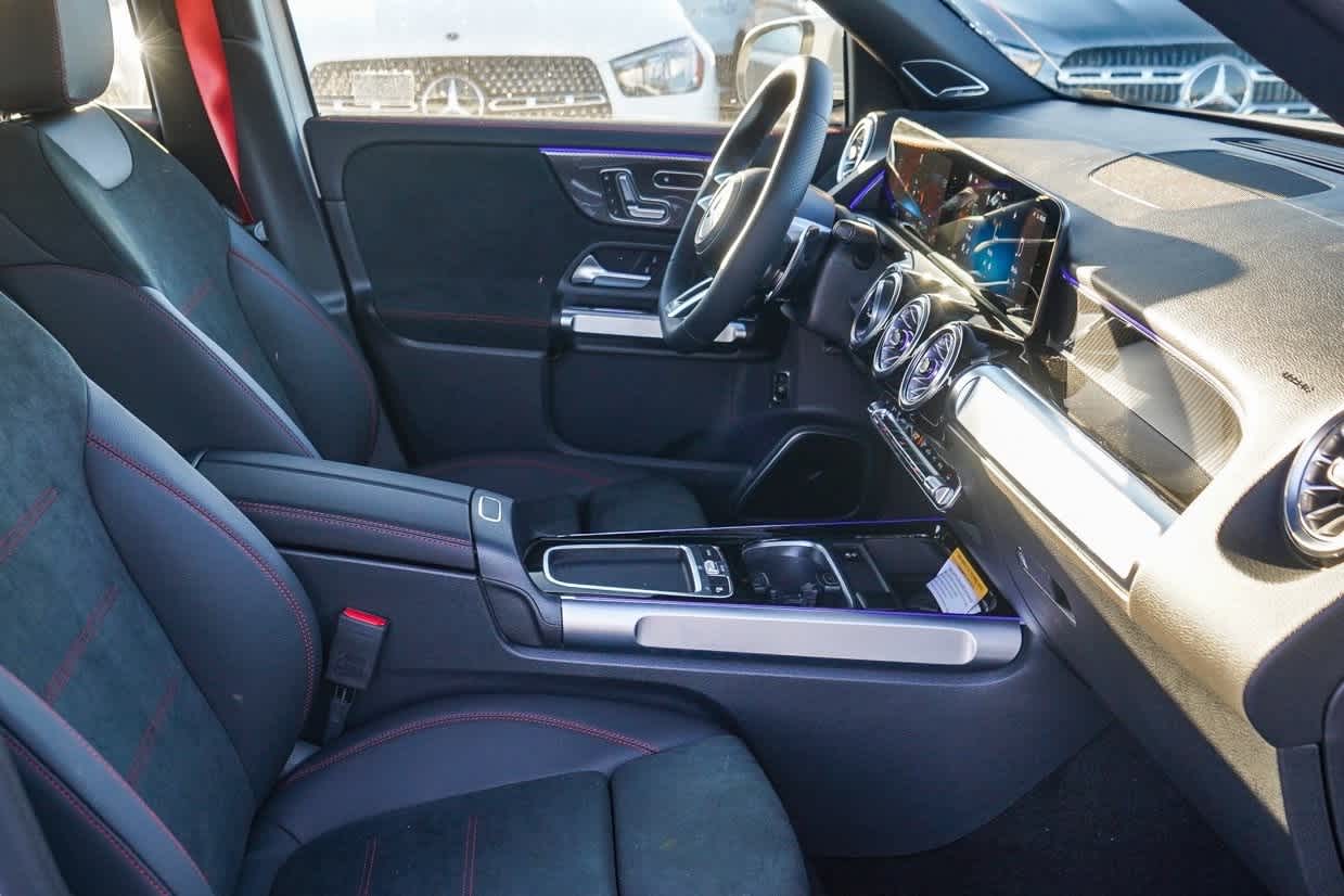 Thumbnail: 2025 Mercedes-Benz GLB - 20