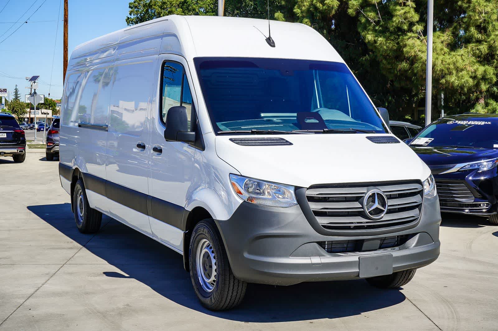 Thumbnail: 2026 Mercedes-Benz Sprinter - 3