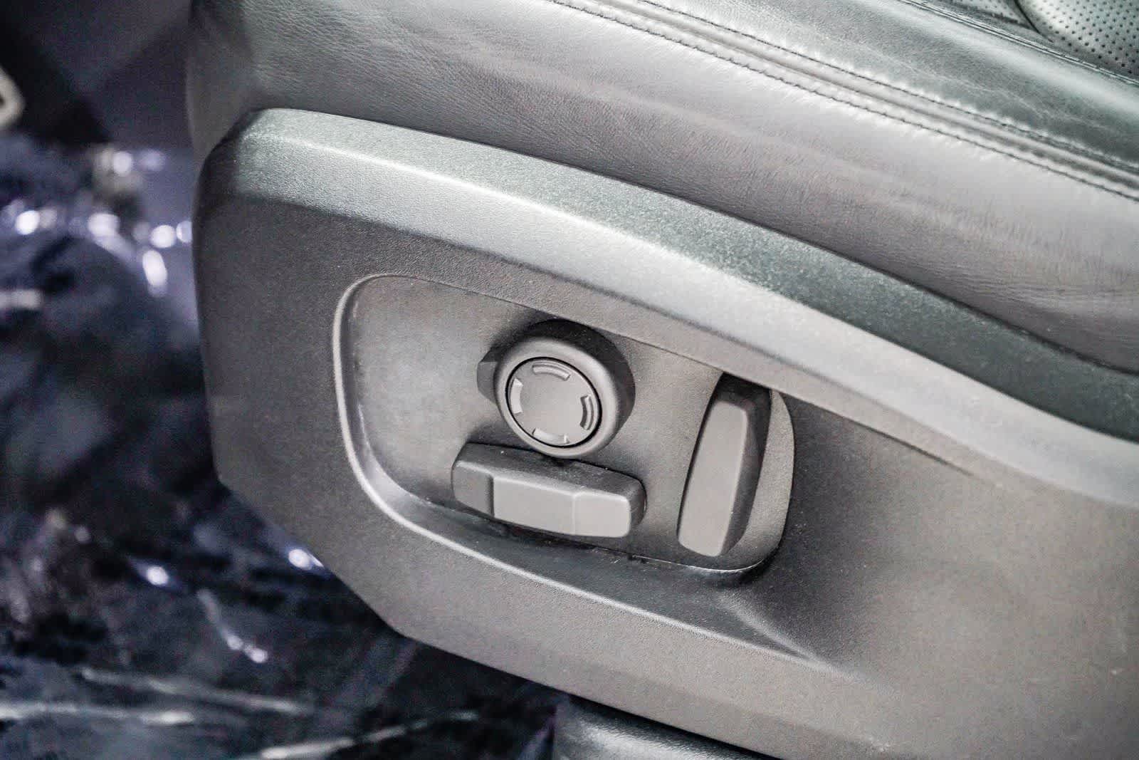 Thumbnail: 2023 Land Rover Defender - 20