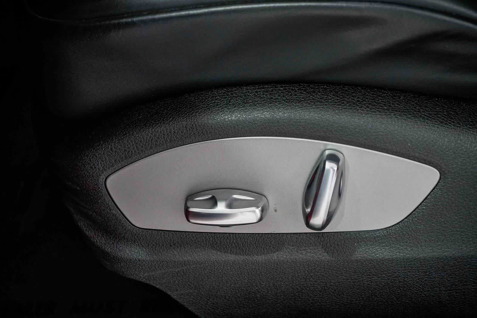 Thumbnail: 2024 Porsche Macan - 20