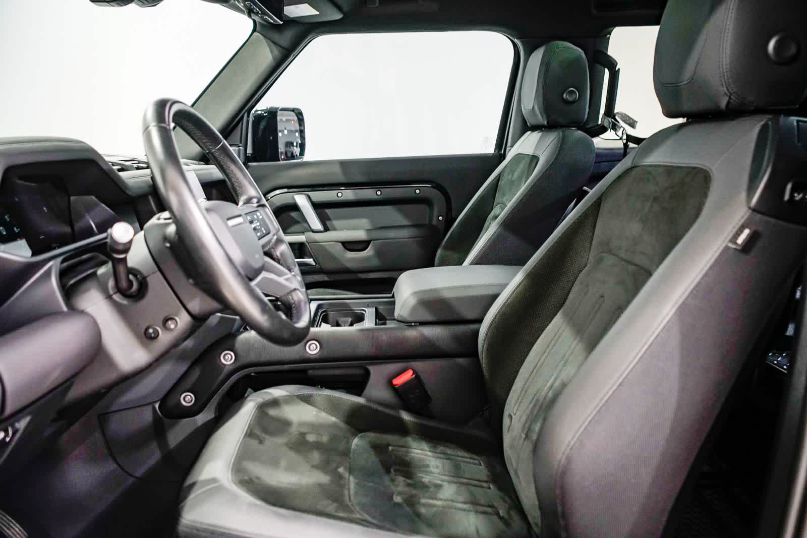 Thumbnail: 2022 Land Rover Defender - 17