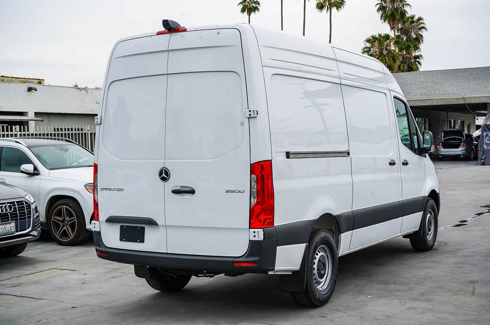 Thumbnail: 2026 Mercedes-Benz Sprinter - 4