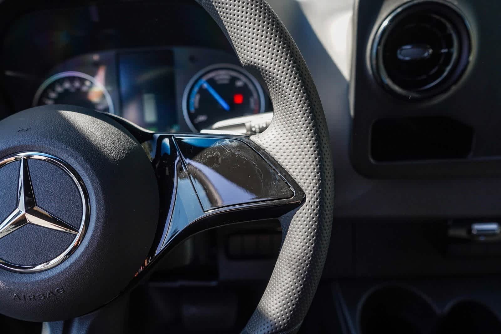 Thumbnail: 2024 Mercedes-Benz eSprinter - 18