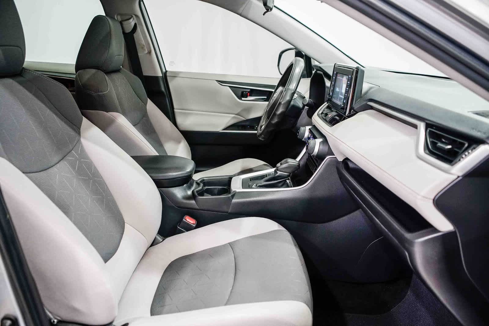 Thumbnail: 2019 Toyota RAV4 - 16