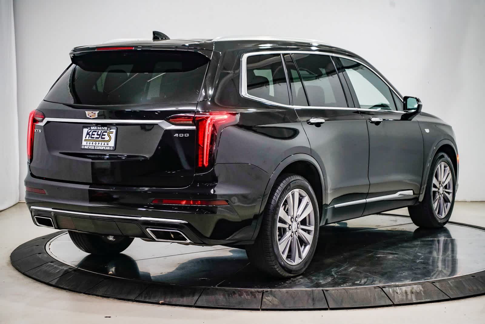 Thumbnail: 2023 Cadillac XT6 - 4