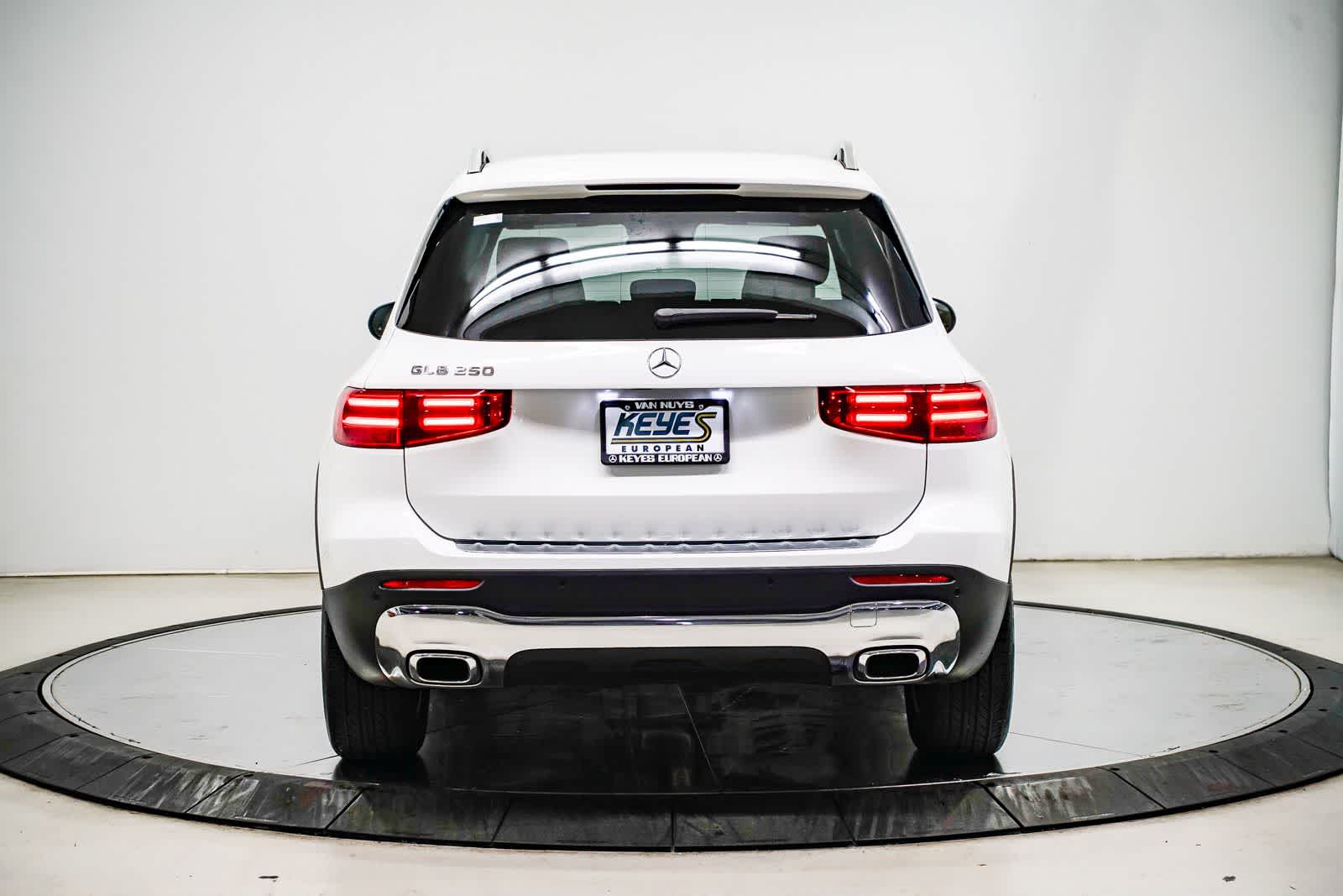 Thumbnail: 2026 Mercedes-Benz GLB - 3