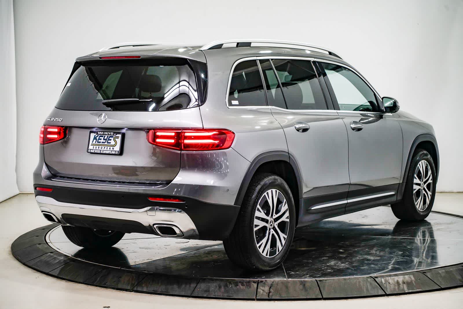 Thumbnail: 2026 Mercedes-Benz GLB - 4