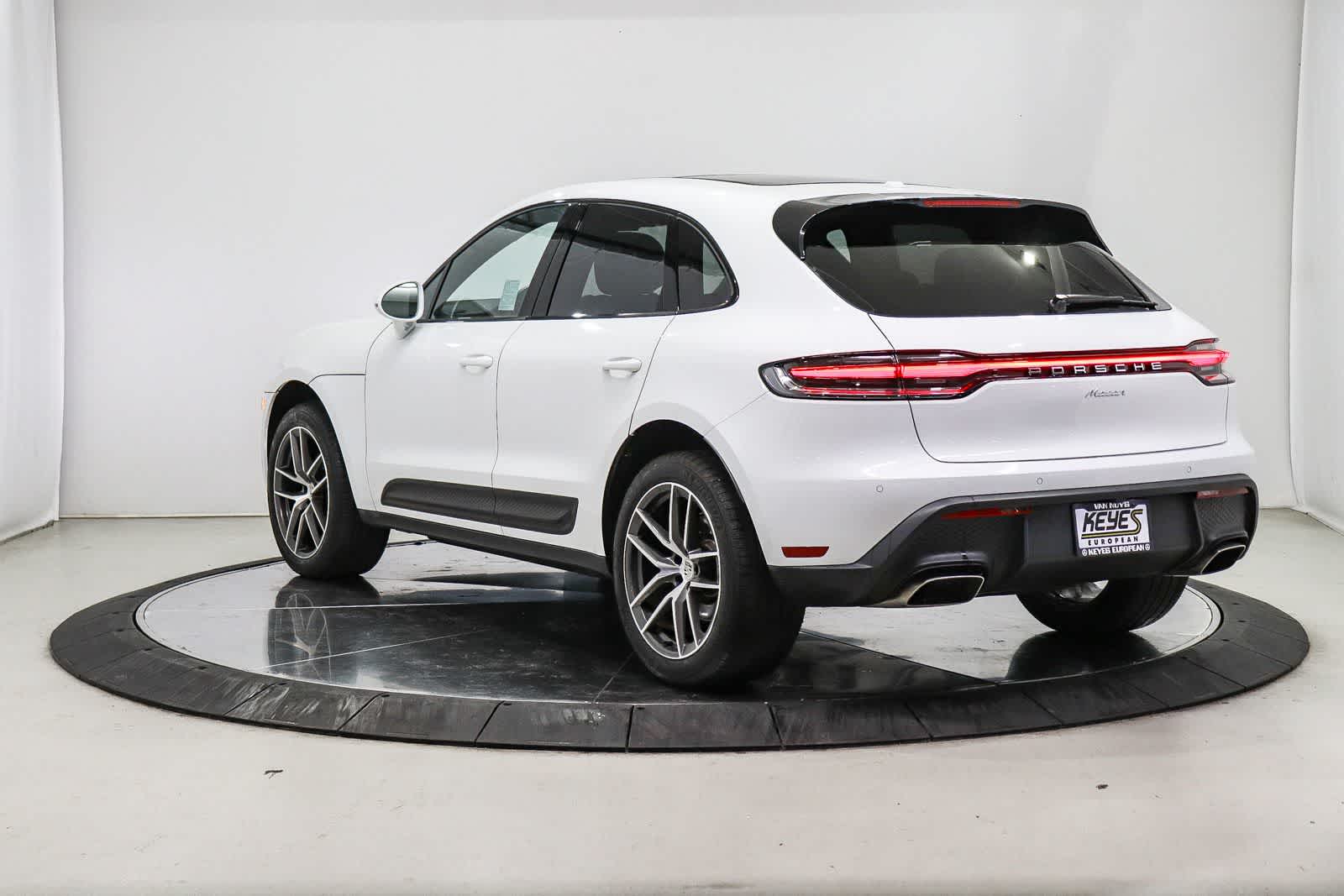 Thumbnail: 2024 Porsche Macan - 2