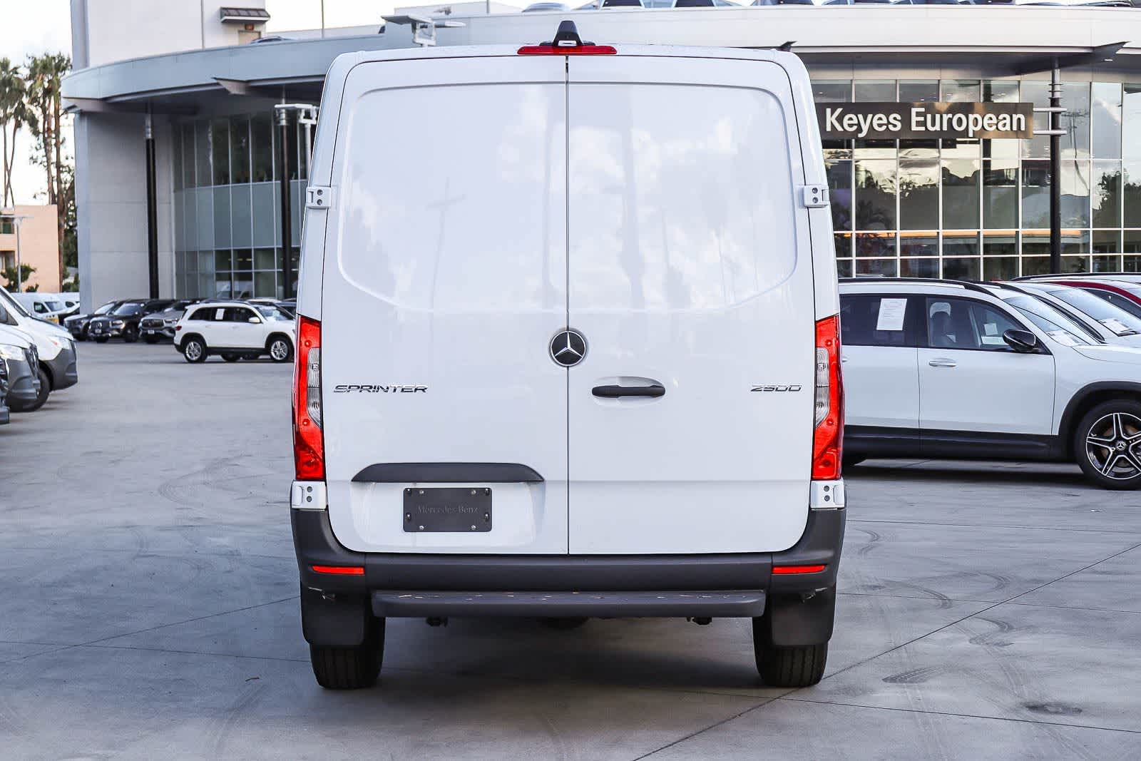 Thumbnail: 2026 Mercedes-Benz Sprinter - 3