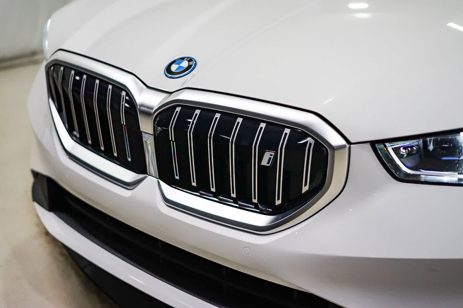 Thumbnail: 2025 BMW i5 - 8