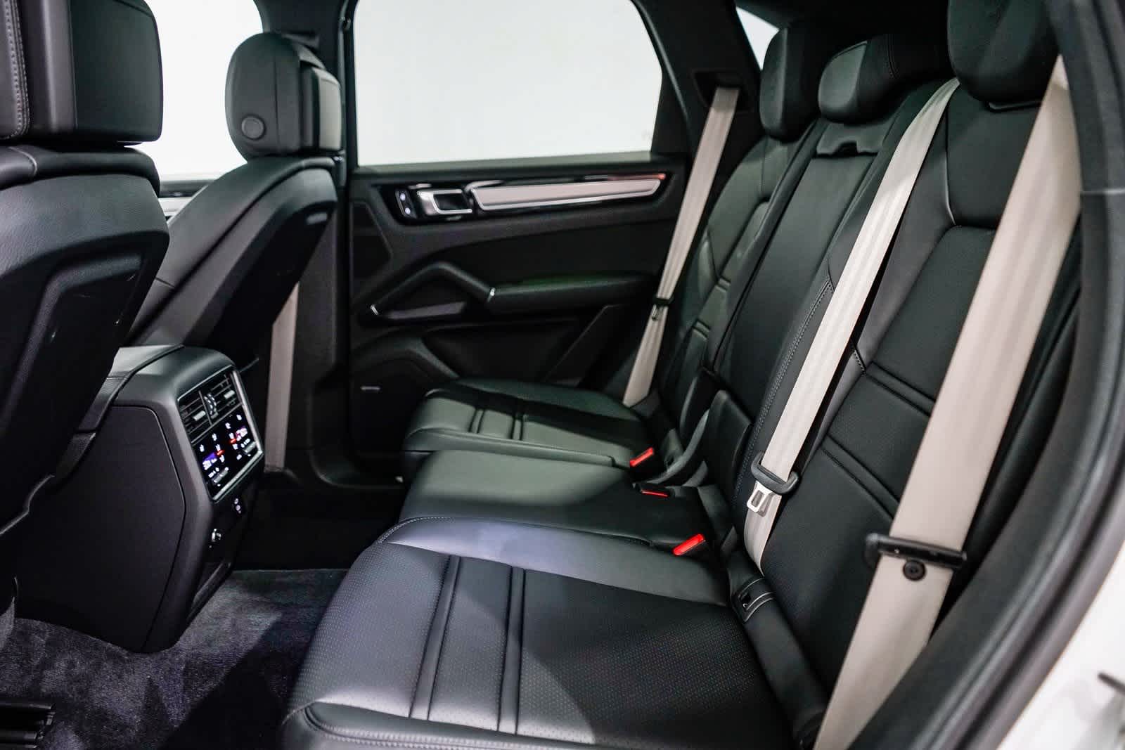 Thumbnail: 2023 Porsche Cayenne - 19