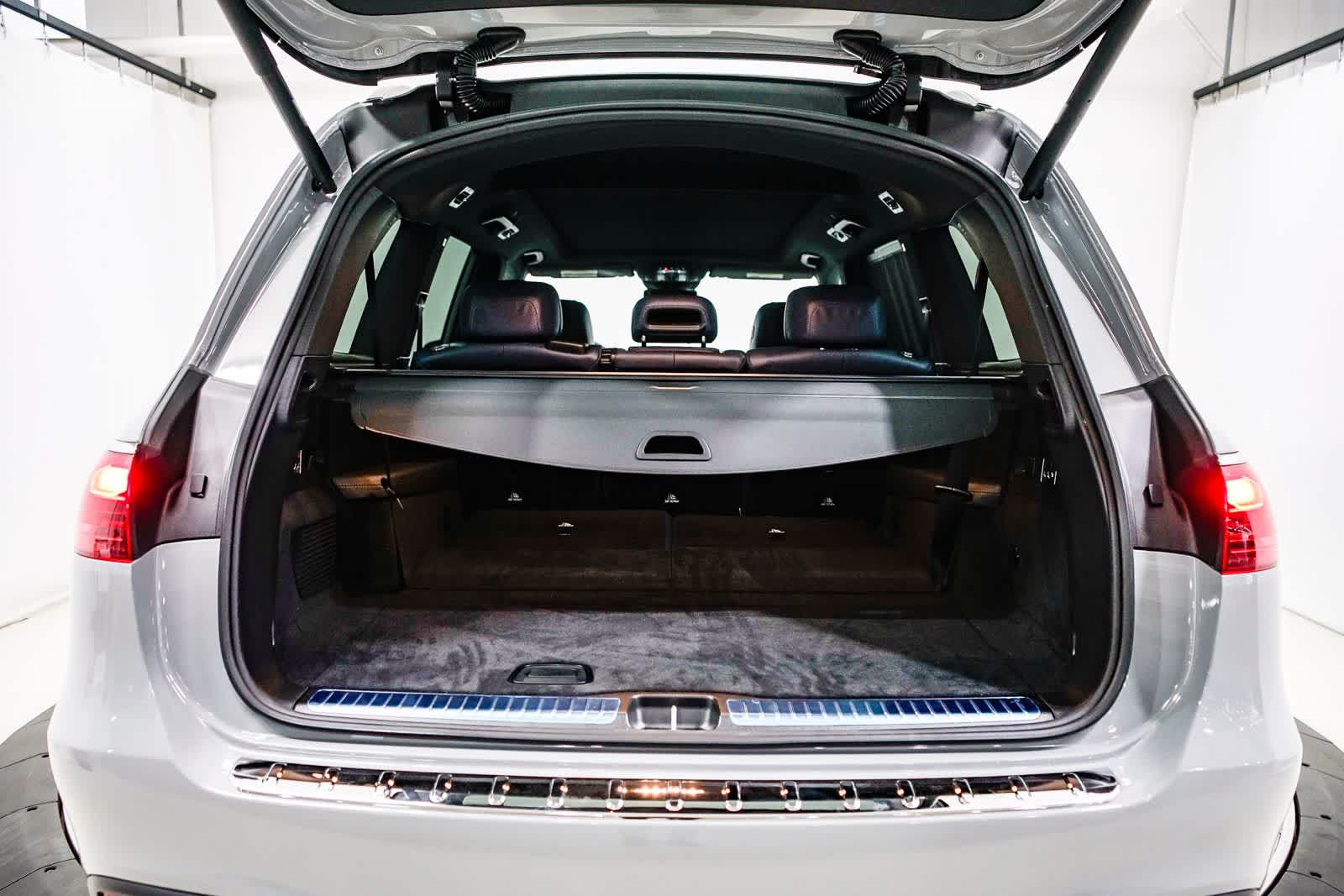 Thumbnail: 2026 Mercedes-Benz GLS - 28