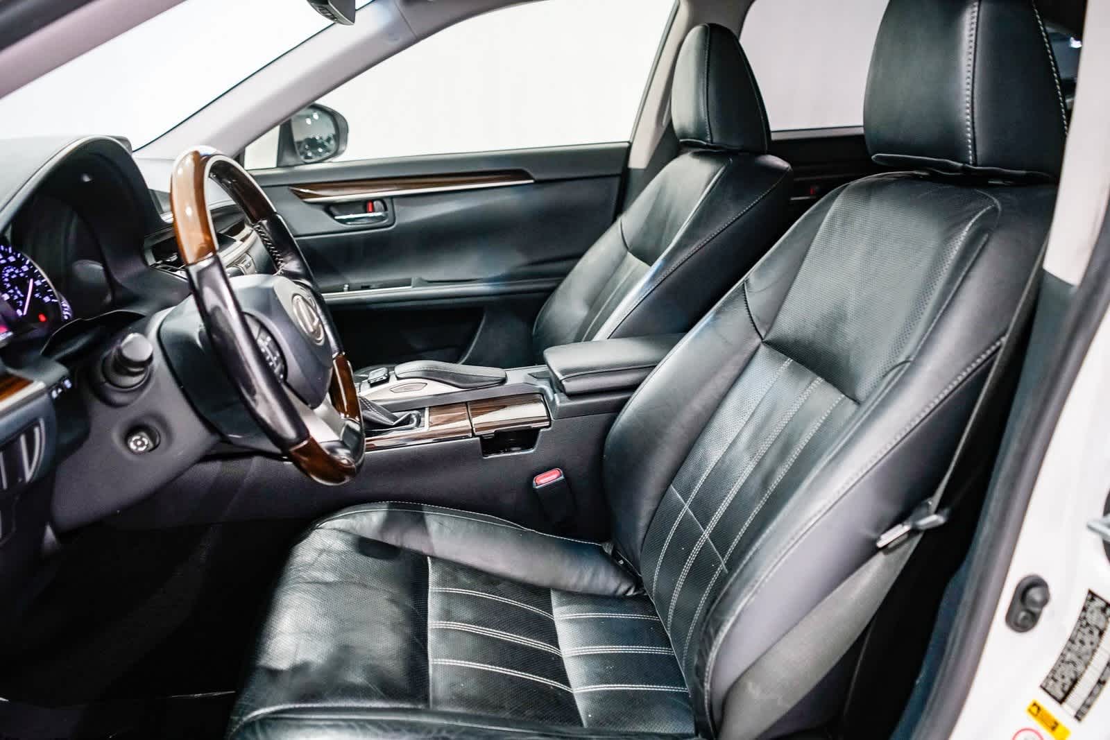 Thumbnail: 2017 Lexus ES - 17