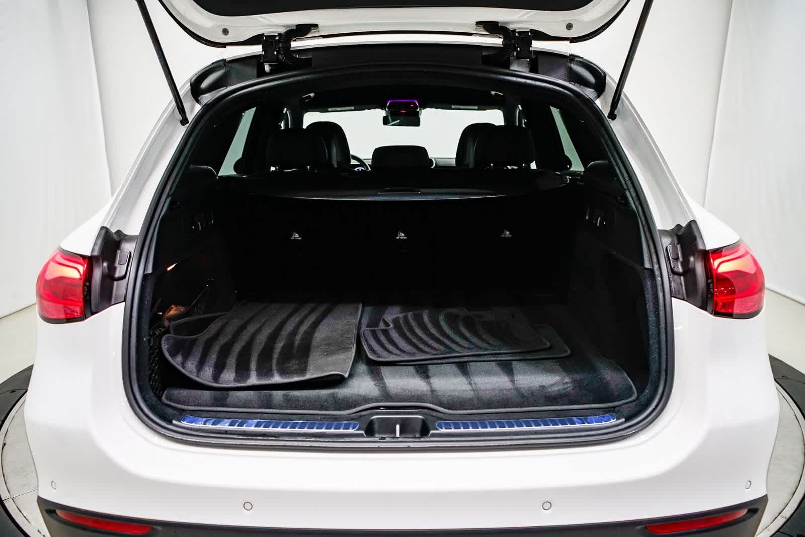 2024 Mercedes-Benz GLC 300 25