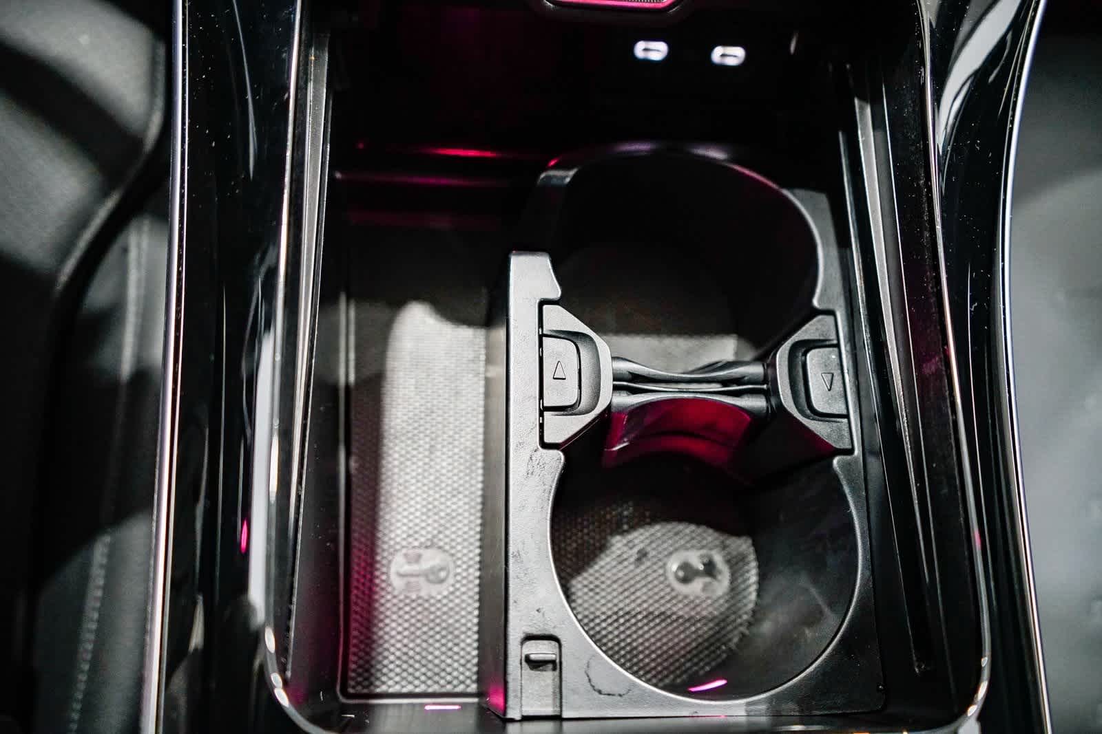 Thumbnail: 2025 Mercedes-Benz C-Class - 22