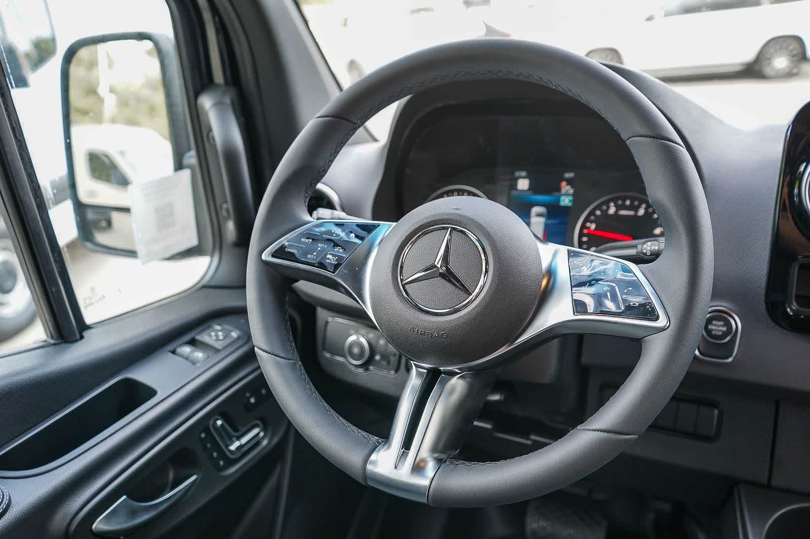 Thumbnail: 2026 Mercedes-Benz Sprinter - 15