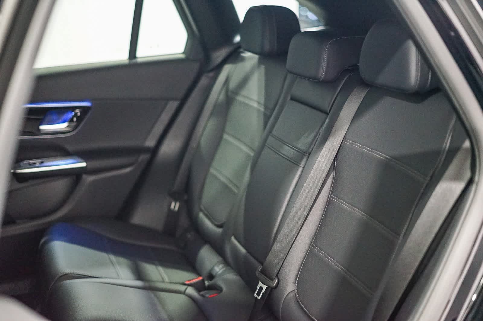 Thumbnail: 2025 Mercedes-Benz GLC - 18