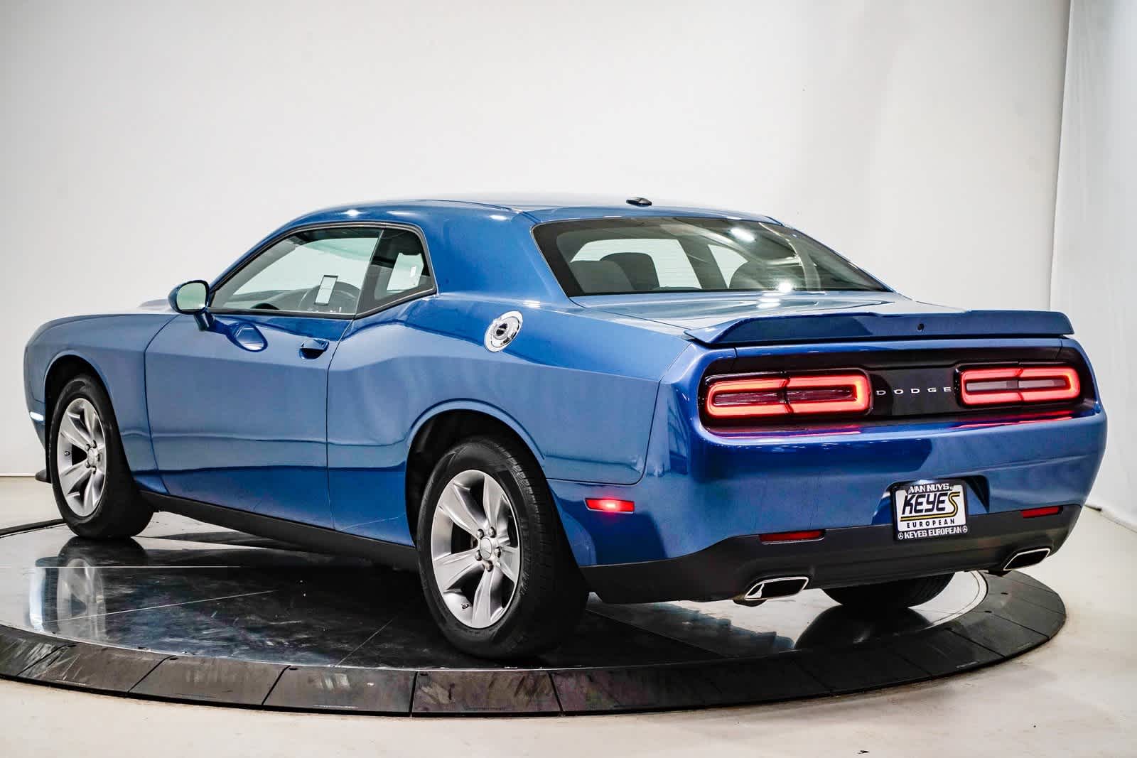 2022 Dodge Challenger SXT 2