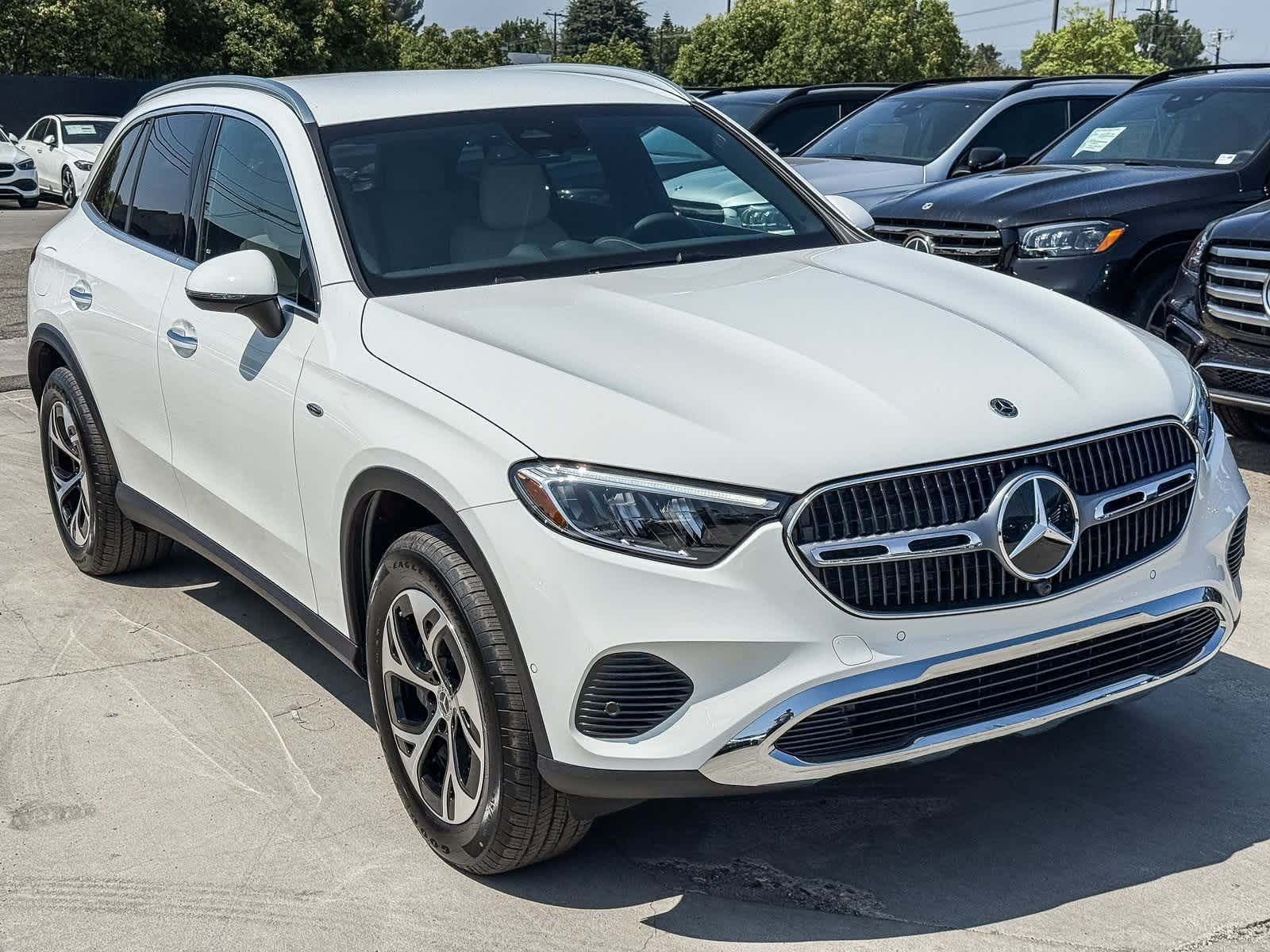 Thumbnail: 2025 Mercedes-Benz GLC - 3