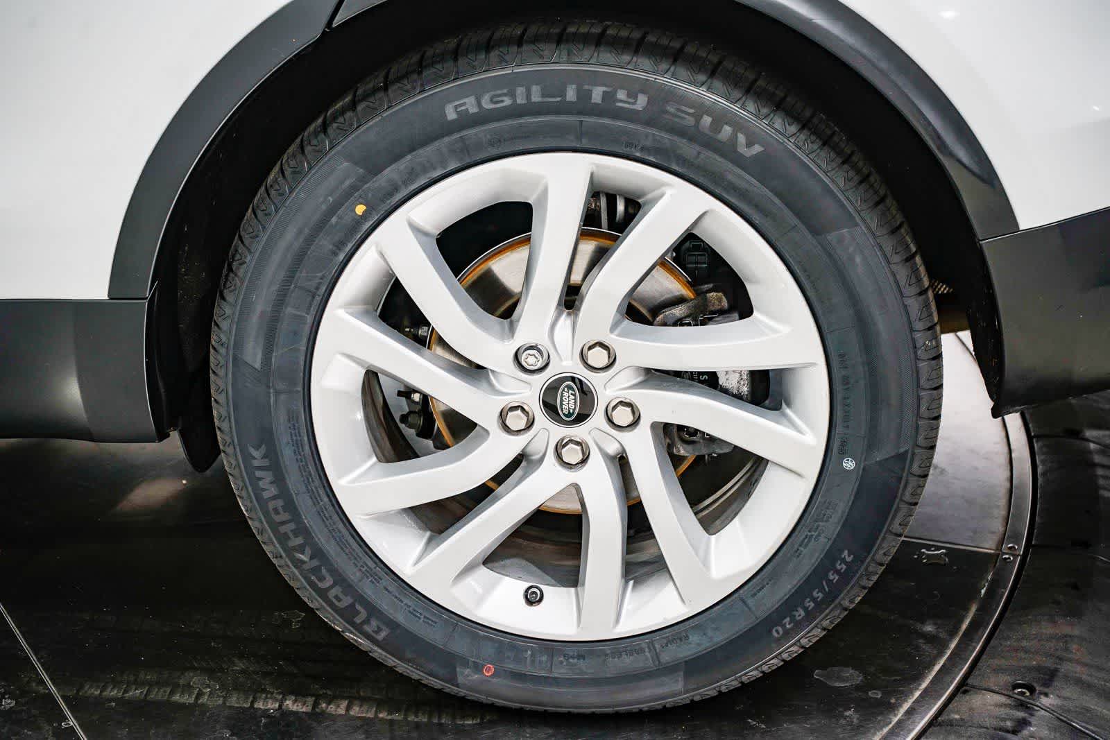 Thumbnail: 2018 Land Rover Discovery - 10