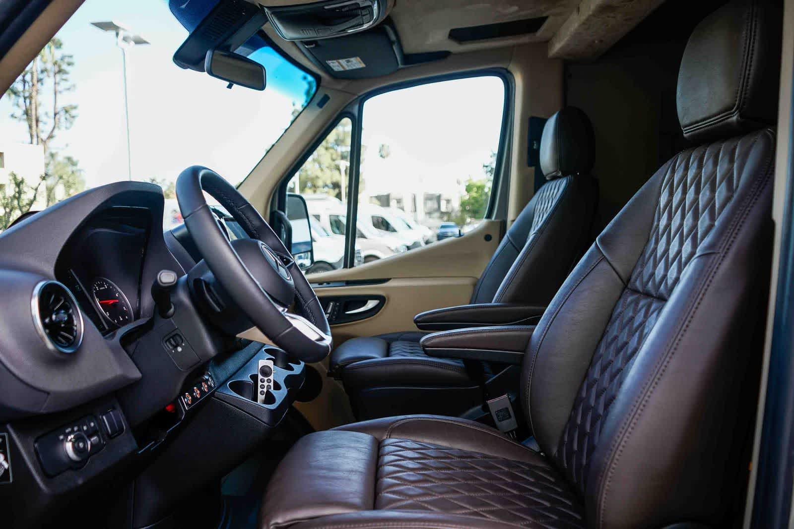 Thumbnail: 2025 Mercedes-Benz Sprinter - 17