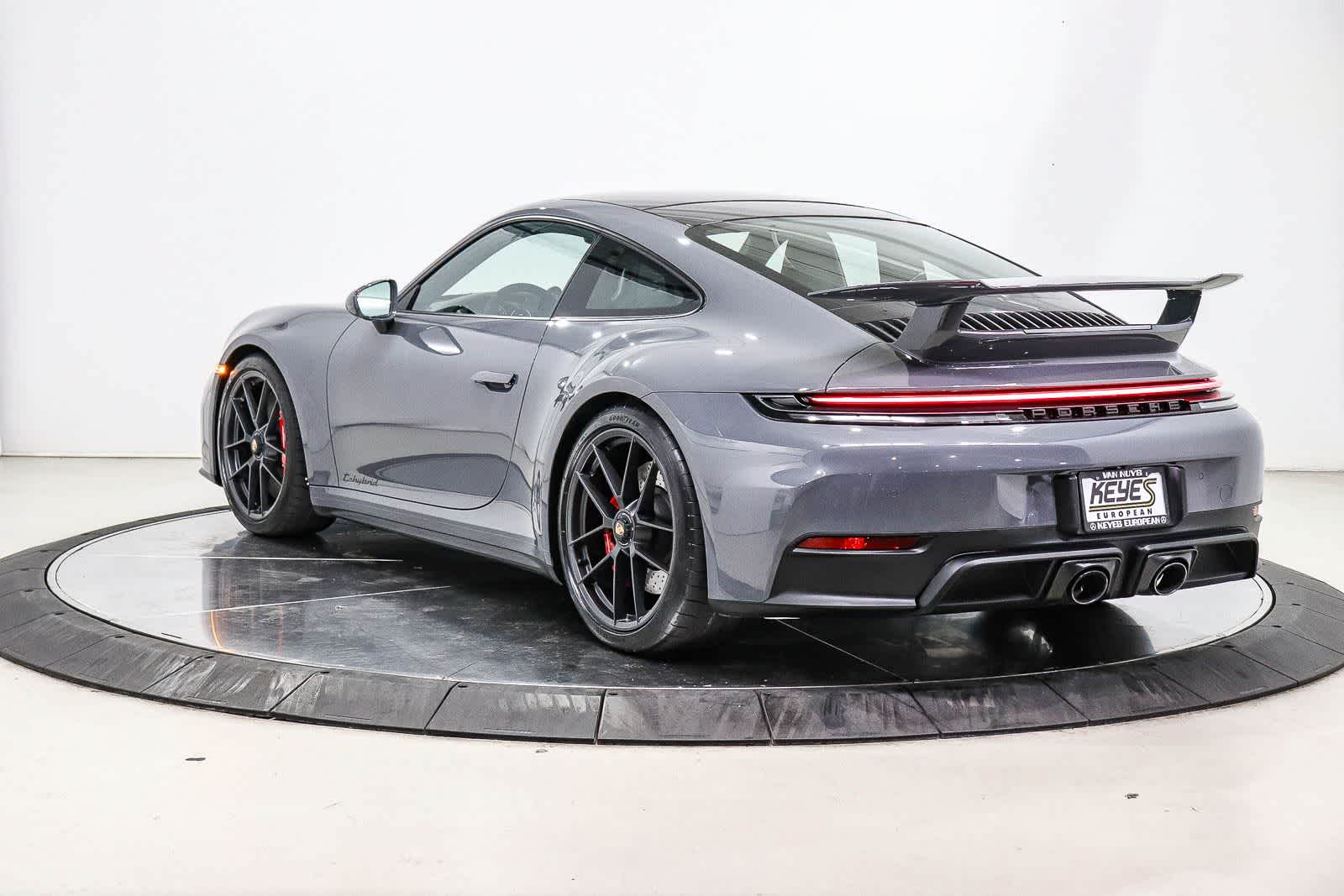 Thumbnail: 2026 Porsche 911 - 2